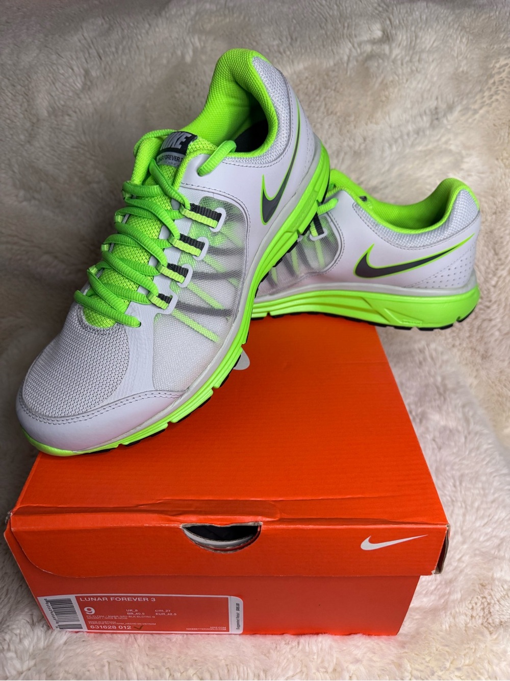 New in Box 👟Nike White & Neon Green Men’s Sneakers - Size 9